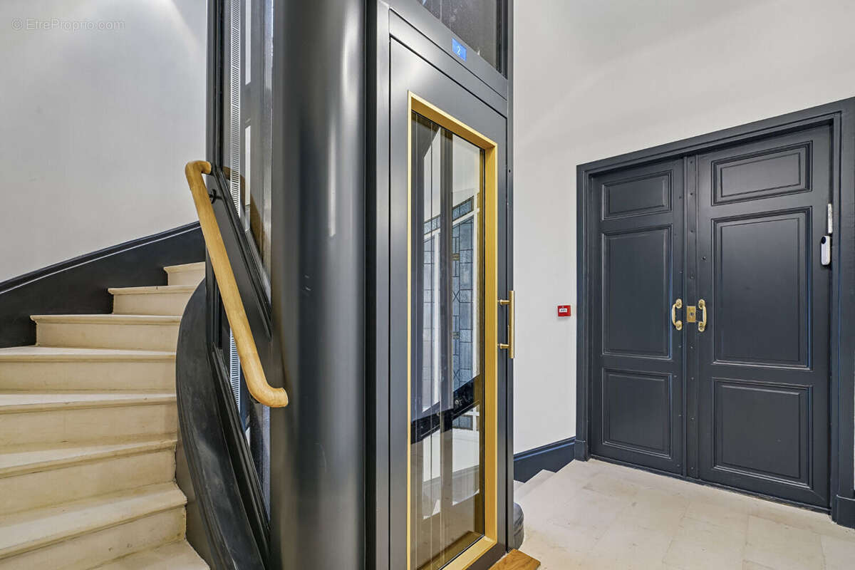 Commerce à PARIS-7E