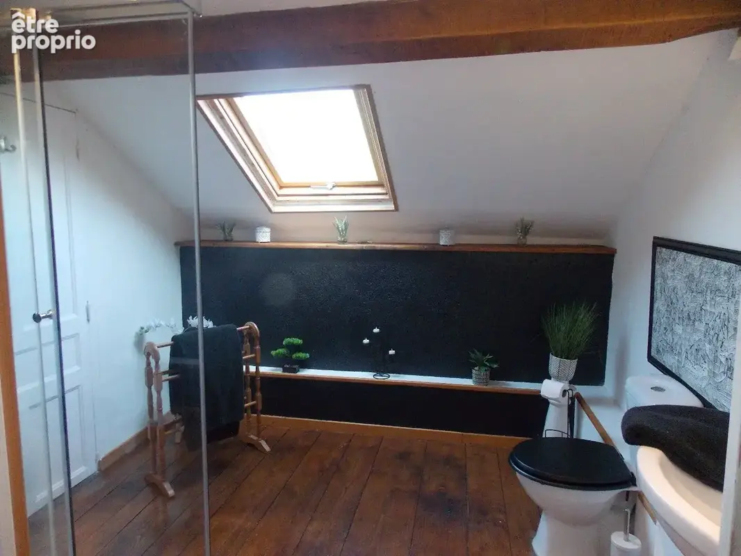 Belle maison individuelle en pierre rénovée de 6 chambres avec belle piscine et grand jardin attenant. - photo 3