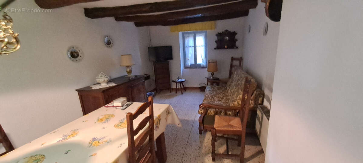 Maison à SAINT-ETIENNE-DE-GOURGAS