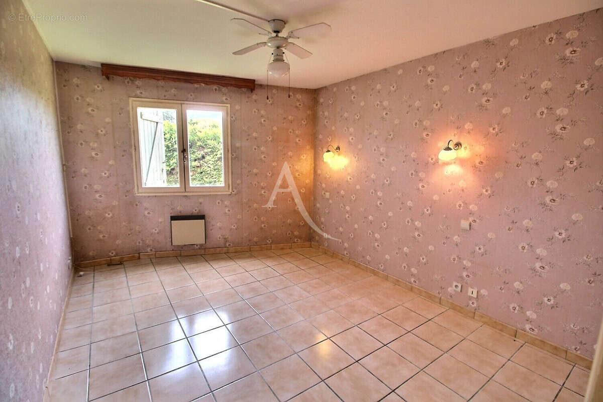 Maison familiale à fort potentiel développant 142 m²  avec 5 chambres sur terrain 3 faces au calme - photo 10