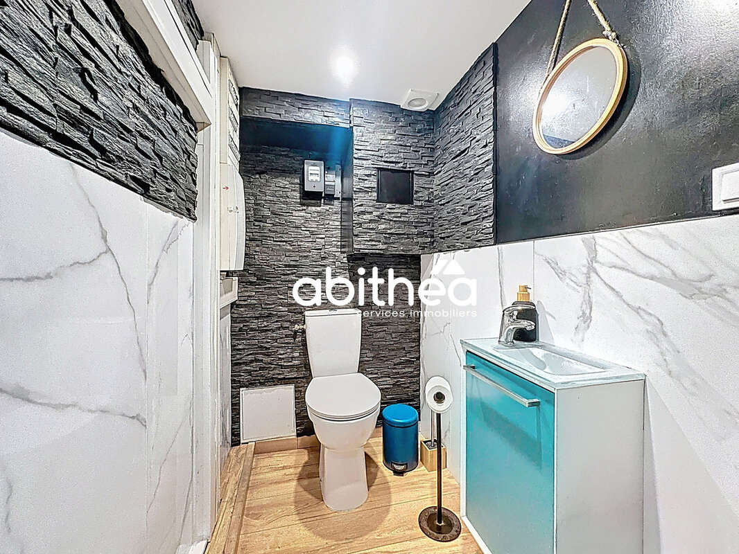 Exclusivité - droit au bail - local commercial 70 m2 - terrasse - place de la mairie - photo 13