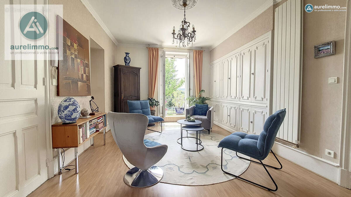 entrée bibliothéque - Appartement à NERIS-LES-BAINS