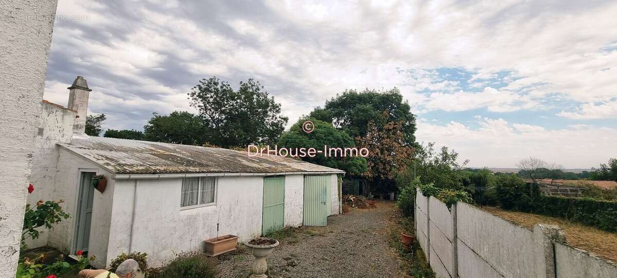 Maison 62 m² à Saint-Denis-Du-Payre  - photo 5