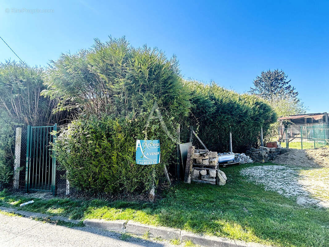 Terrain à MELZ-SUR-SEINE