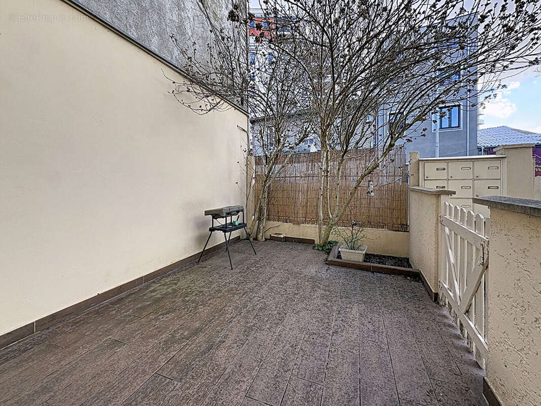 Appartement à LES LILAS