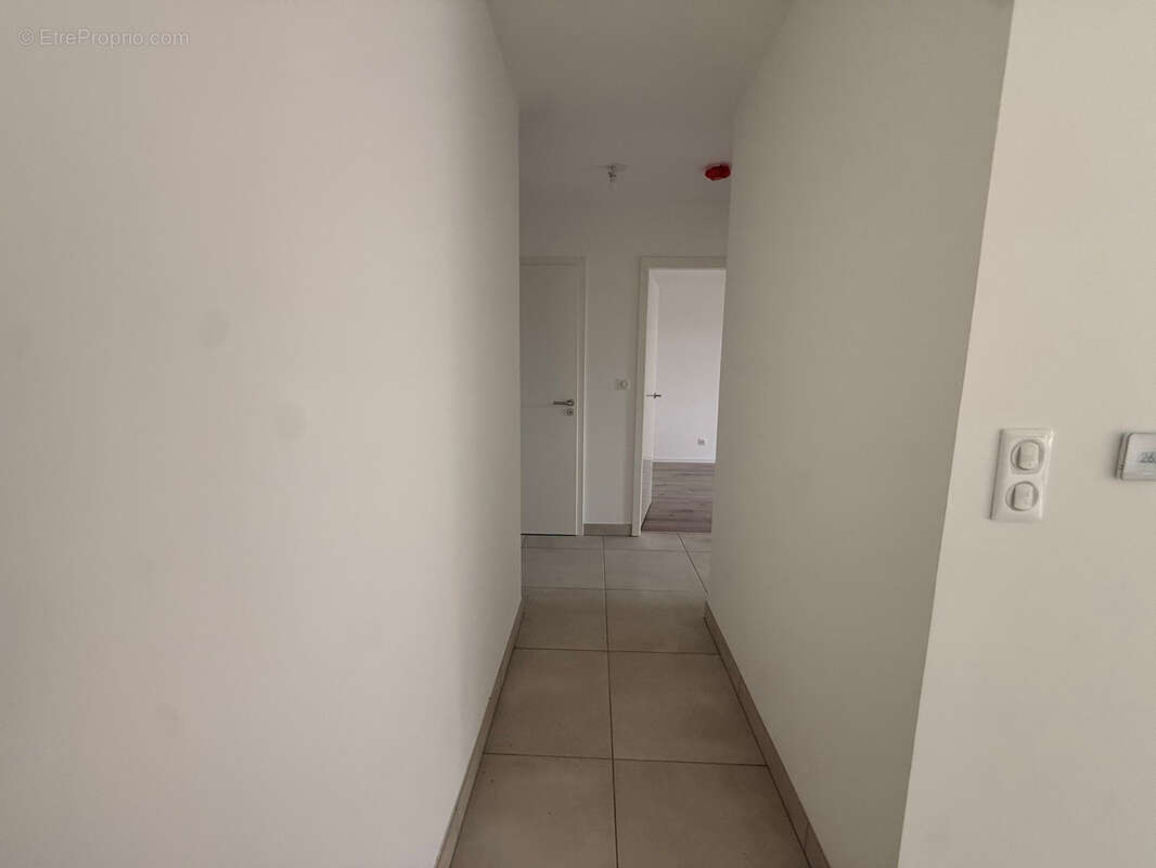 F3 69,37 m2 avec terrasse, cave et parking extérieur   Saint-Louis - photo 6