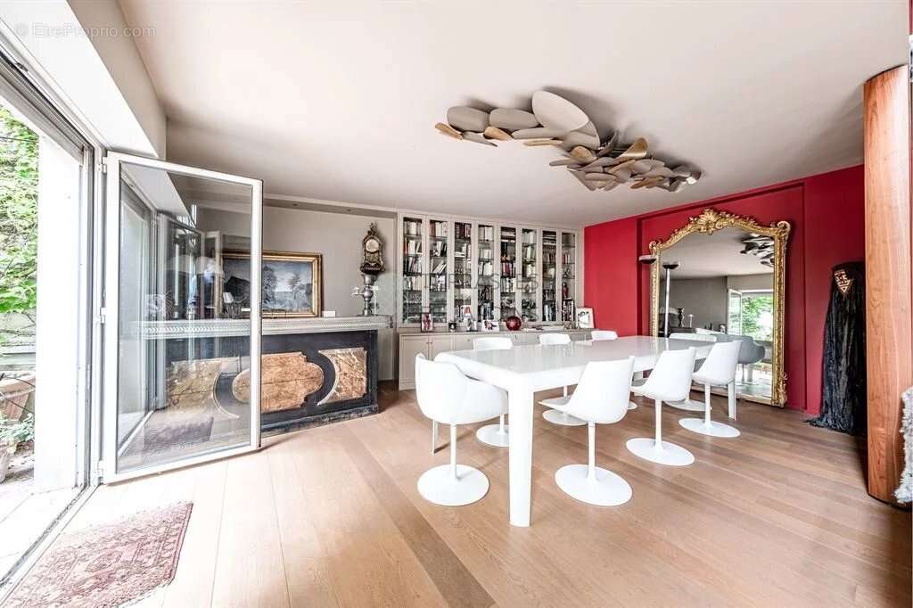 Appartement à PARIS-14E