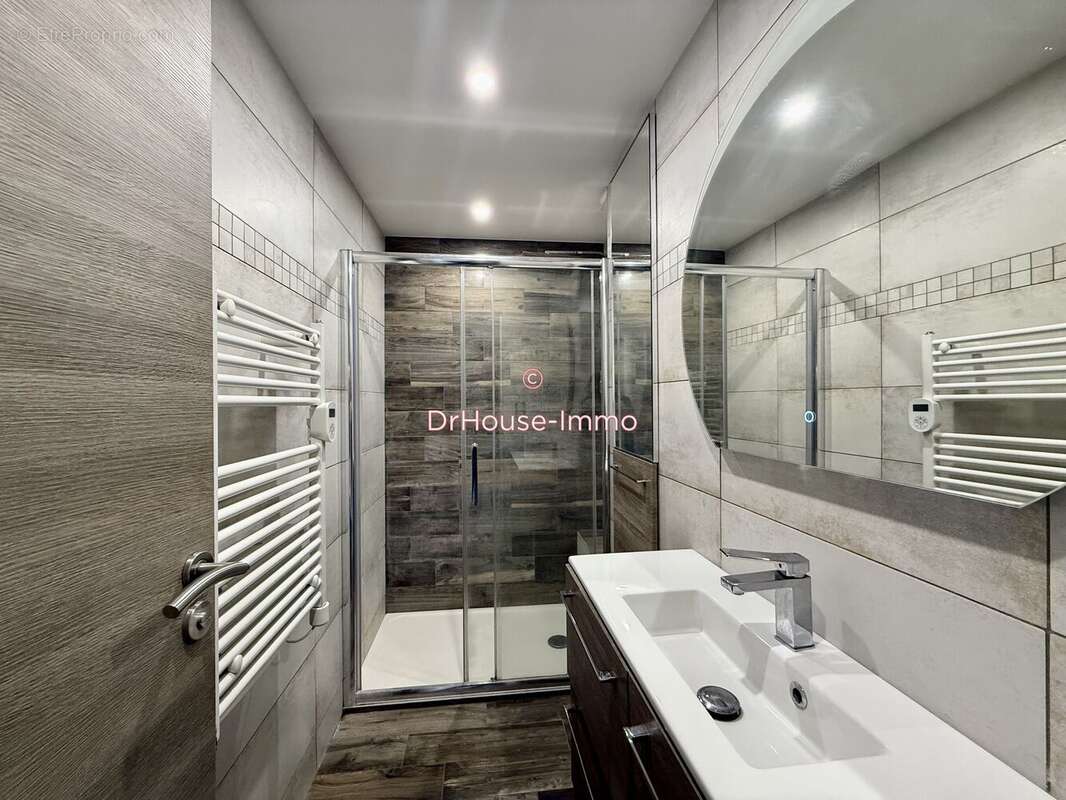 Appartement à SAINT-LAURENT-DU-VAR