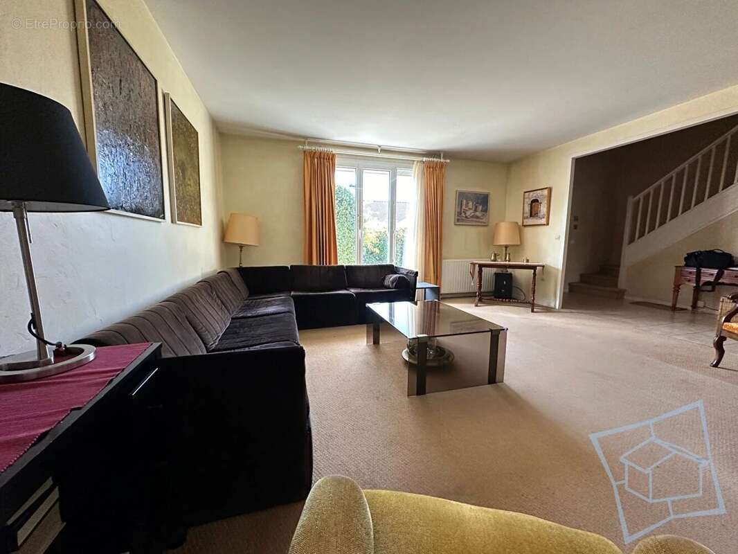 Maison à VOISINS-LE-BRETONNEUX