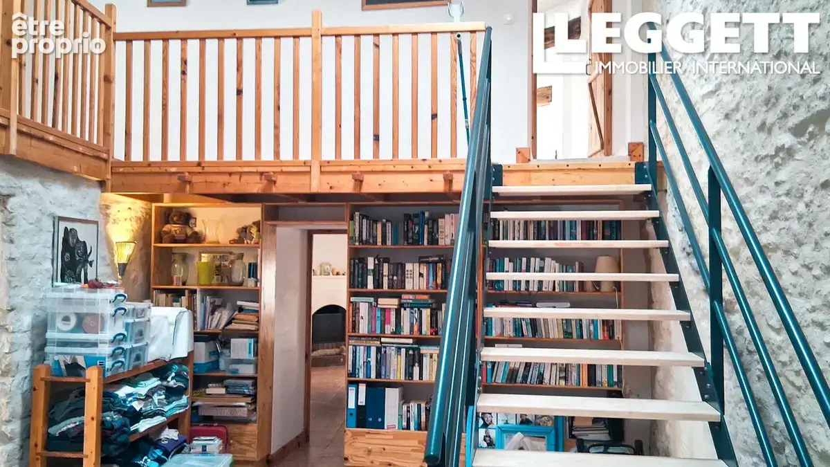 Une maison étonnamment spacieuse et parfaitement entretenue, offrant 4 chambres et un joli jardin à Bourneau - photo 6