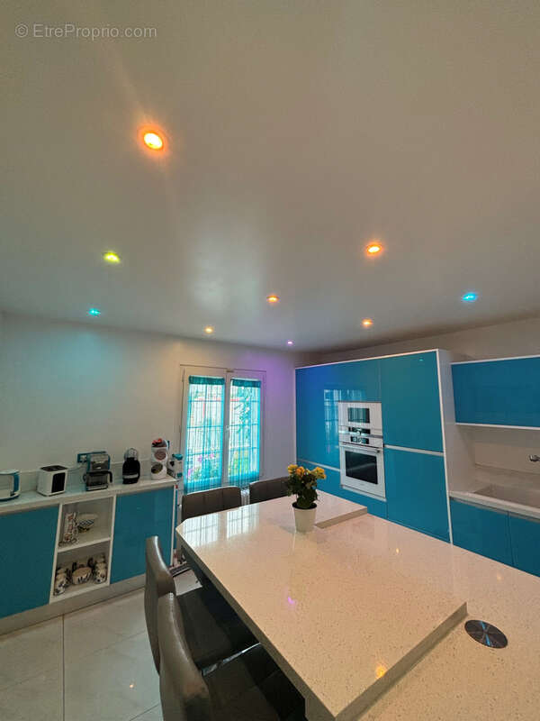 Maison à JOUY-LE-CHATEL