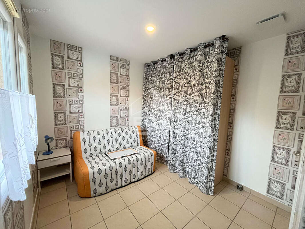 Maison à SAINT-LAURENT-DE-LA-SALANQUE