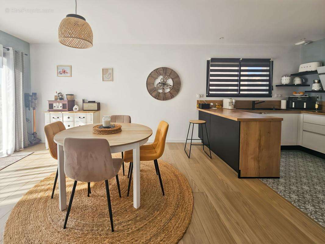 À Vendre à Blauzac - Maison 80 m² T4 avec piscine - photo 5