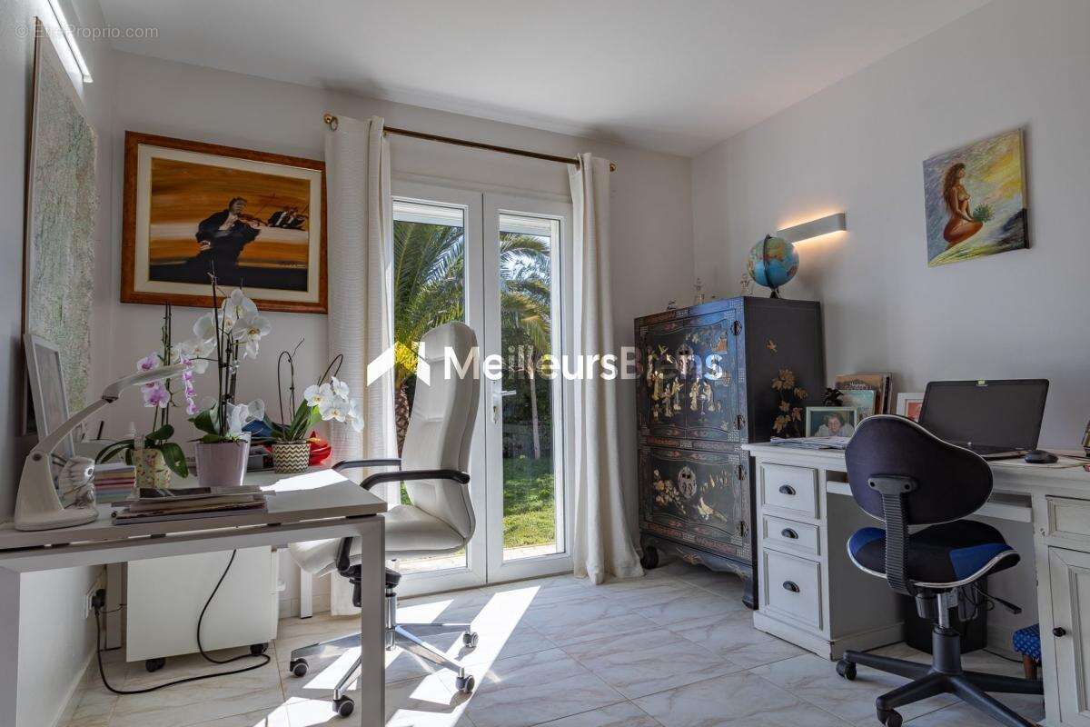 Maison à ROQUEBRUNE-SUR-ARGENS