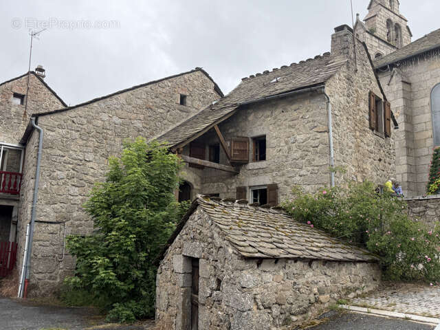 Maison à RIEUTORT-DE-RANDON