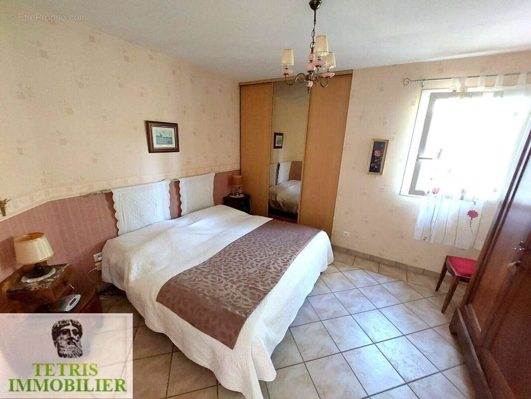 Maison à LA TOUR-D&#039;AIGUES