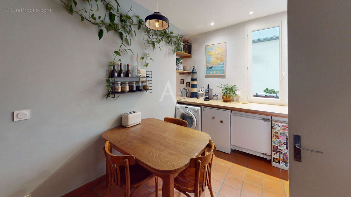 Appartement à PARIS-10E