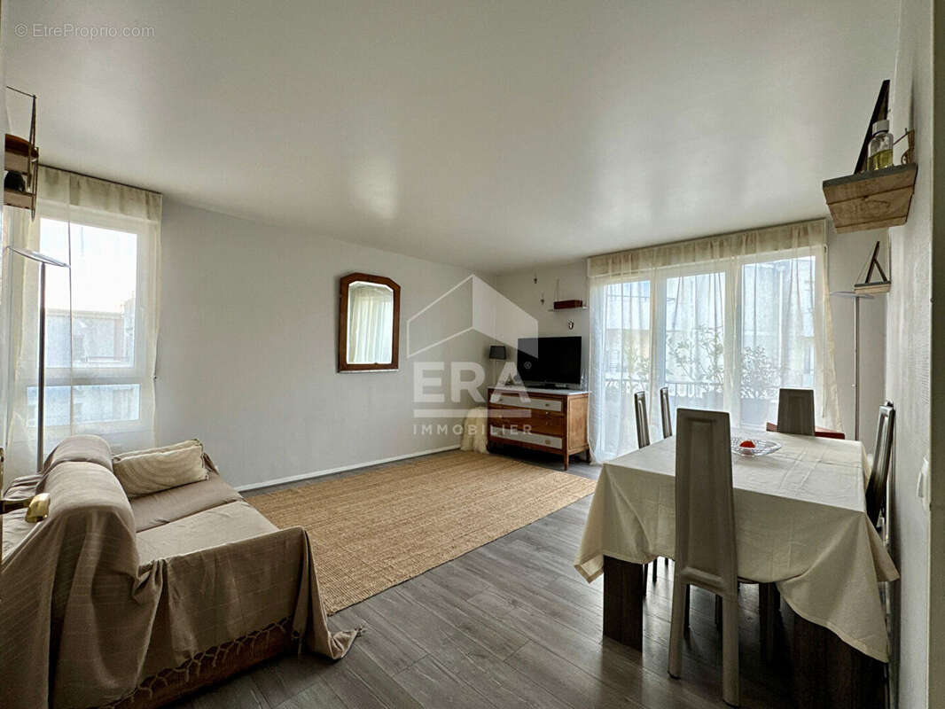 Appartement à COMBS-LA-VILLE