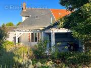 Maison située dans l&#039;hyper centre de Cholet avec un agréable jardin. - Maison à CHOLET