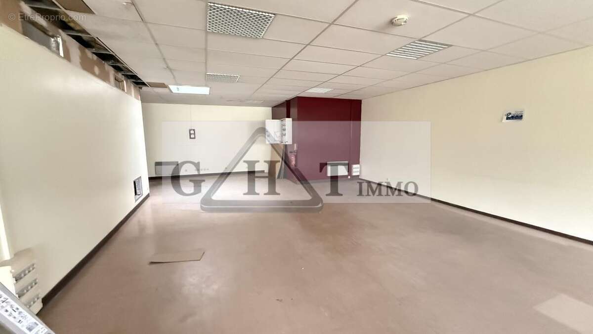 240 m² à vendre – mareuil-lès-meaux (77100) - photo 4