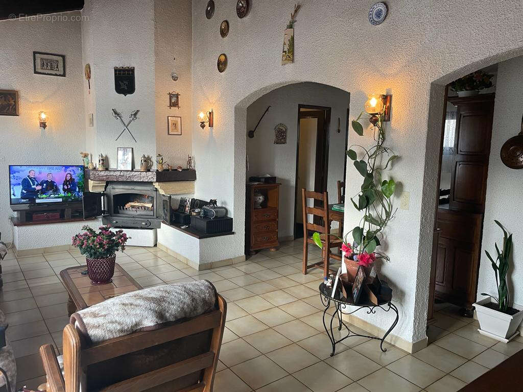 Maison à CASTAGNIERS