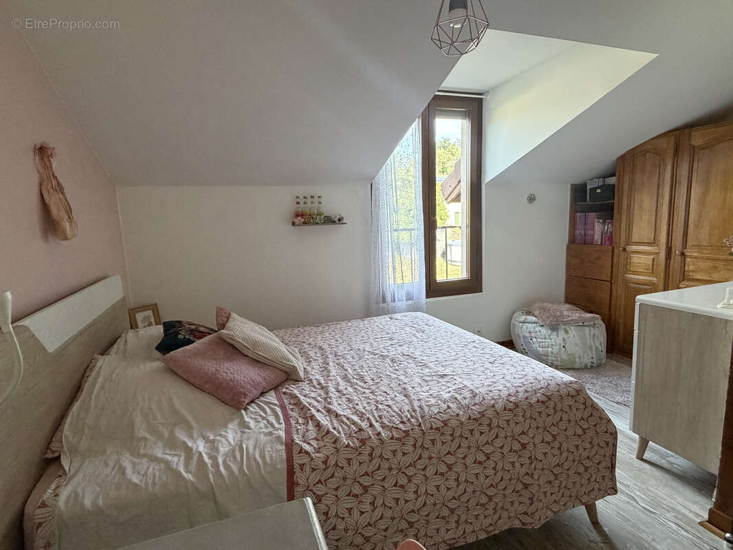 Maison familiale rénovée avec jardin - Le Chambon-Feugerolles - photo 19