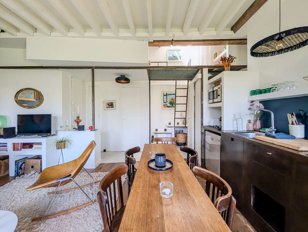 Appartement à PARIS-3E