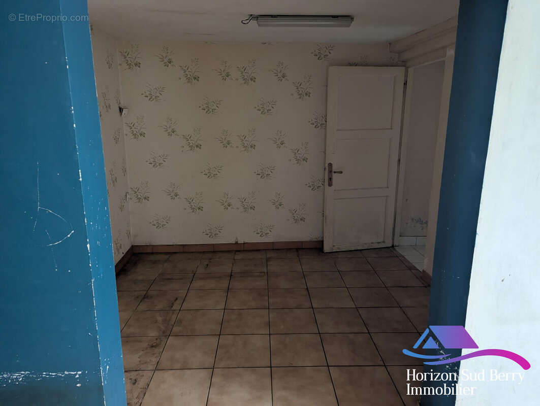 Dégagement - Maison à LA CHATRE