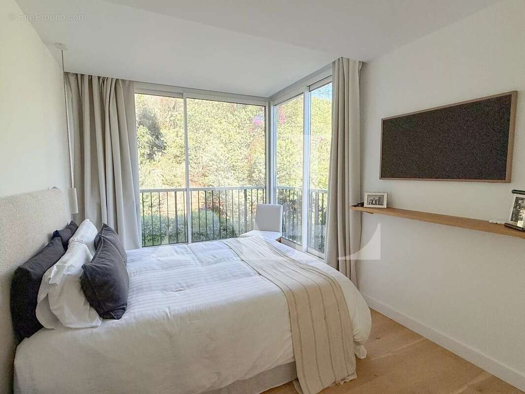 Appartement à VALLAURIS