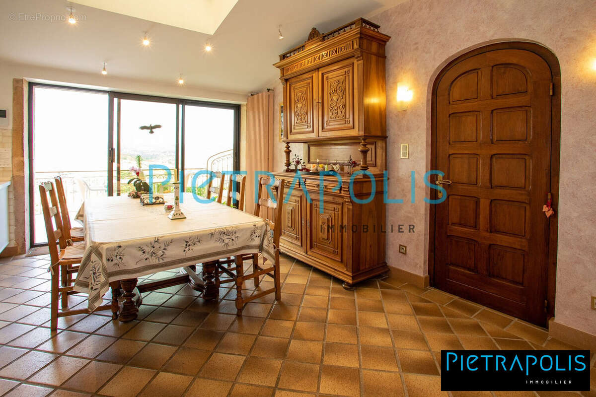 Maison à SAINT-AMOUR-BELLEVUE