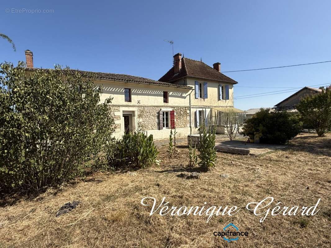 Ensemble immobilier de 300M² 11 pièces sur environ 2976 M² - photo 2
