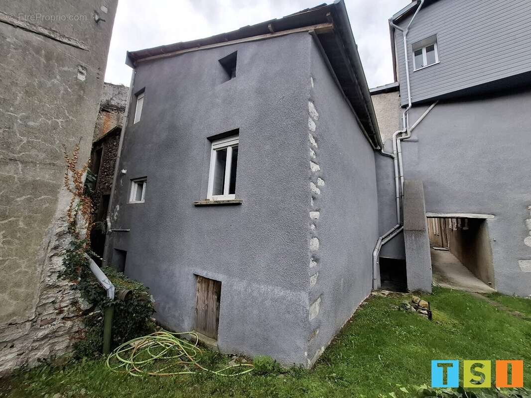 Maison à MONTREJEAU