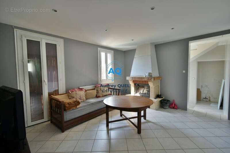 Maison familiale - 6 pièces - 164 m² de surface totale (91m² habitables) avec vue dégagée et fort potentiel – VALSERHONE (01) - photo 4