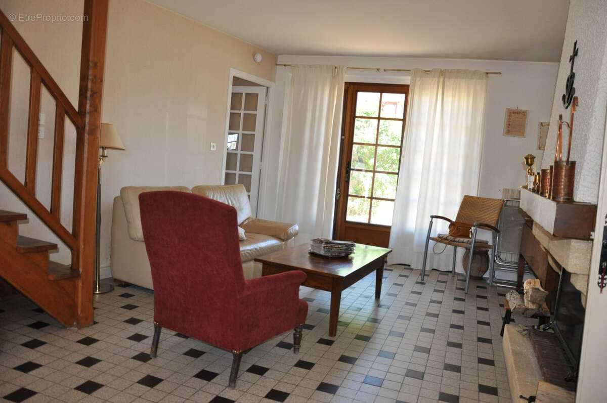Maison à MONTCOMBROUX-LES-MINES