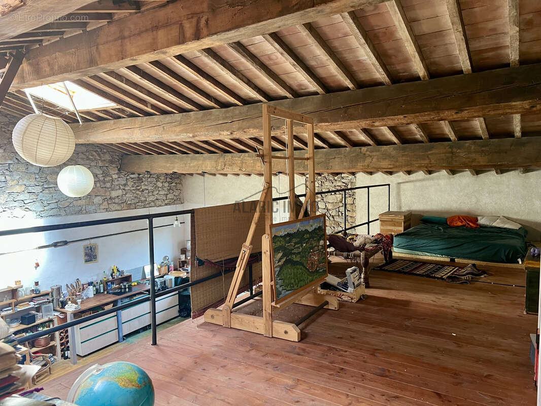 Ancienne remise aménagée type loft à fort potentiel - photo 7
