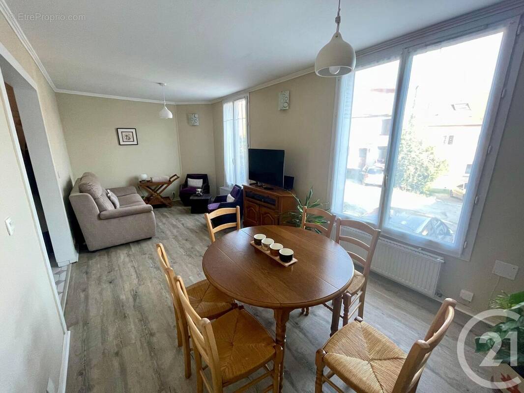 Appartement à CLAYE-SOUILLY