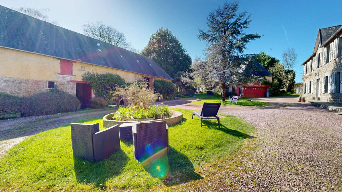 Maison à SAINT-DENIS-LE-GAST