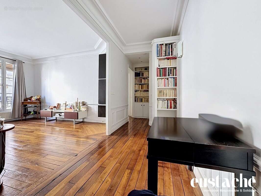 Appartement à PARIS-3E
