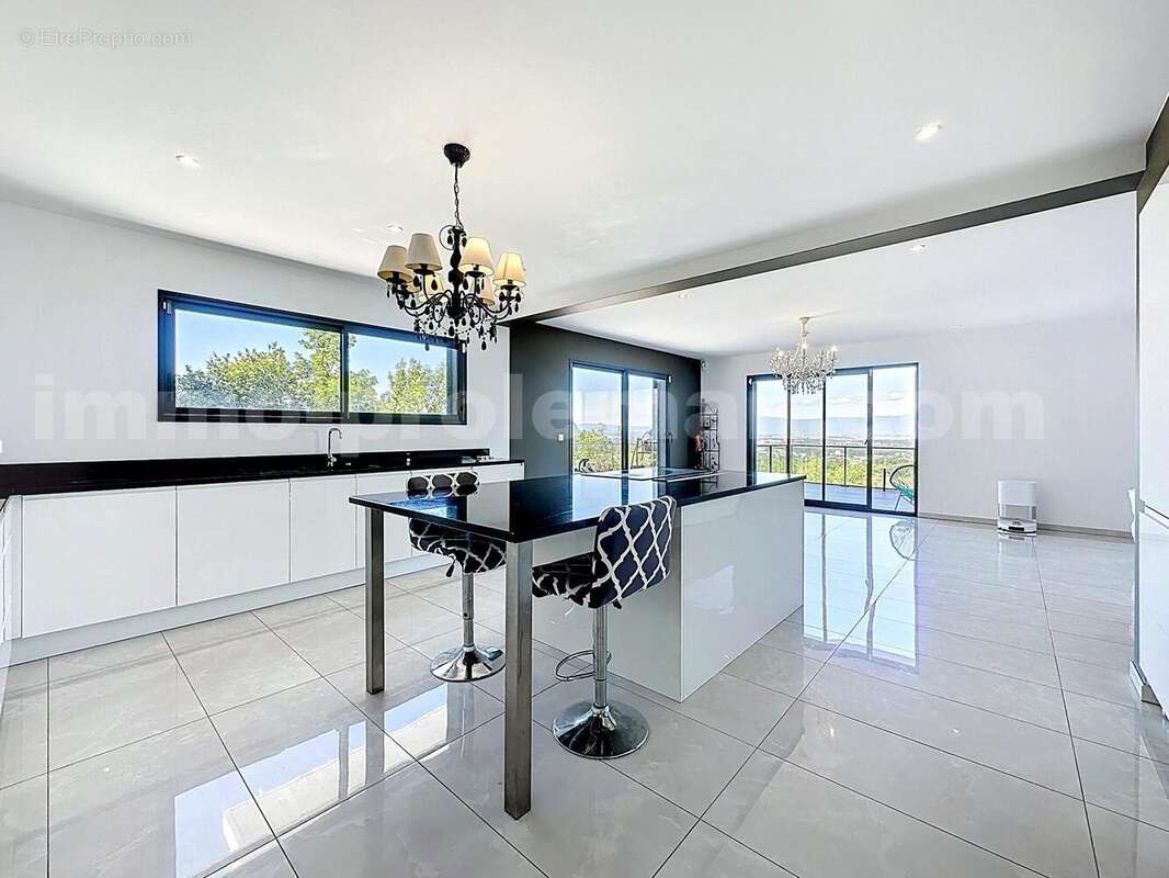 Magnifique_maison_architeque_individuelle_cranves_sales_calme_frontiere_suisse_geneve_proche_ecole_bus_ceva_piscine_ terrain_salon_sejour_cuisine - Maison à CRANVES-SALES