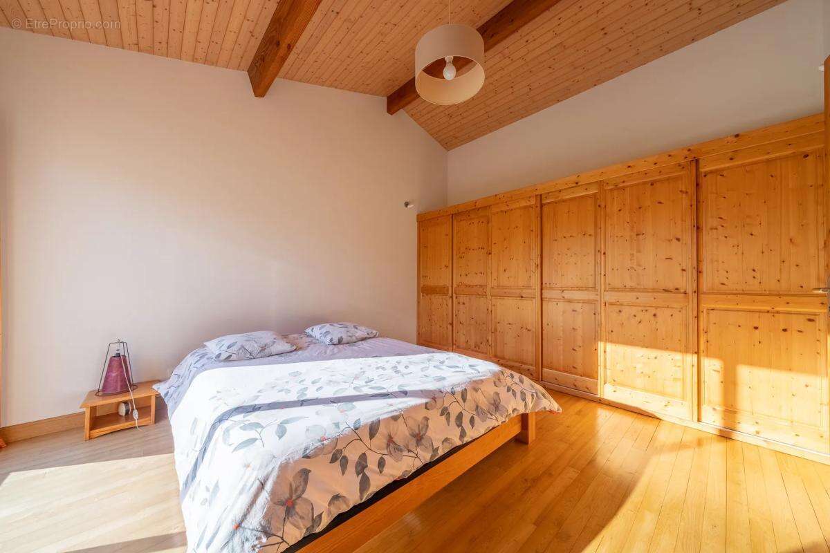 Maison à CUBZAC-LES-PONTS