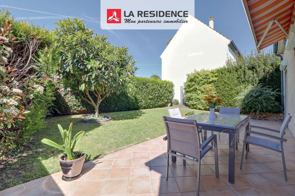 Maison à MAURECOURT