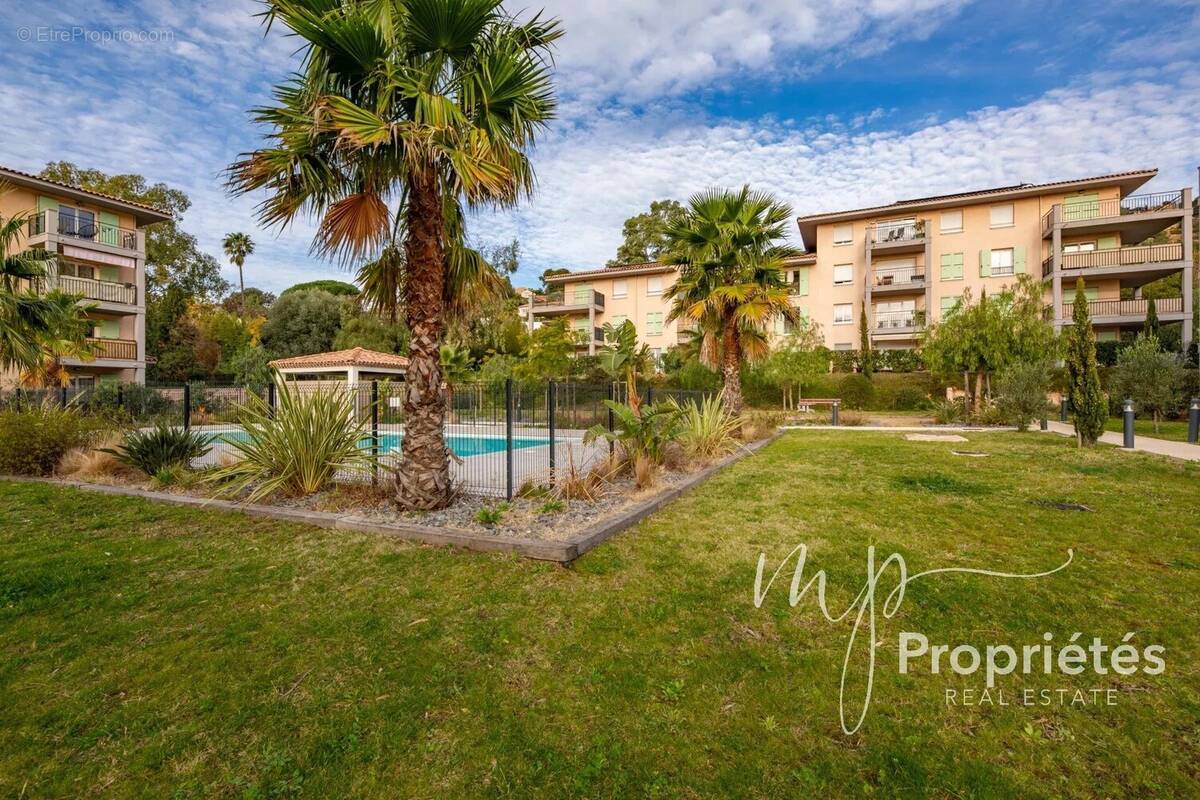 Appartement à BORMES-LES-MIMOSAS