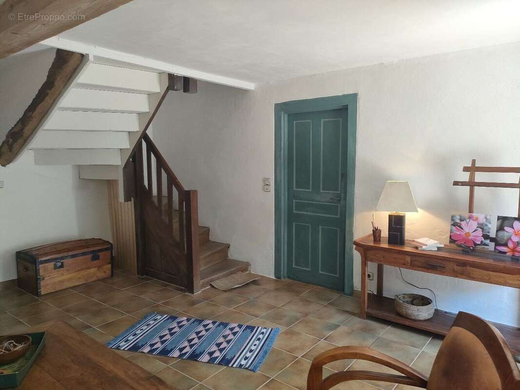 Exceptionnel !!! Ensemble immobilier sur 93 HA de terres avec ruisseau , sources ... - photo 4