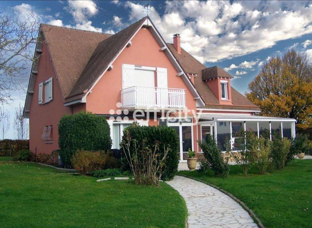 Maison à BERCHERES-SAINT-GERMAIN