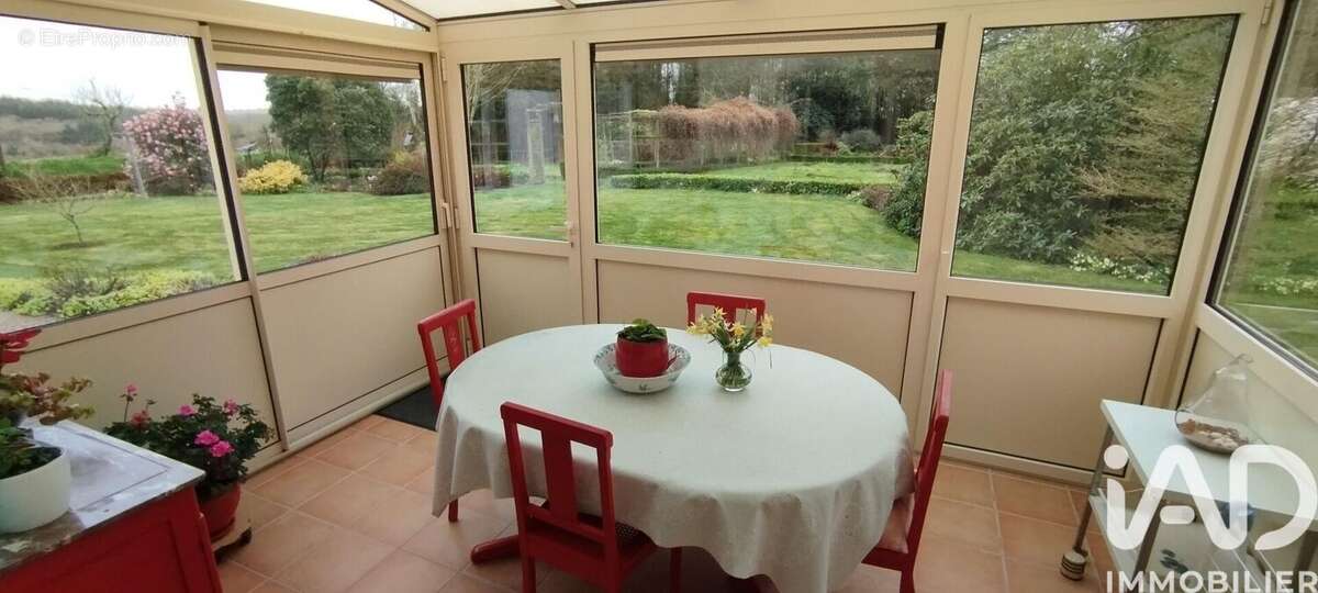 Maison 153 m² à Le Cloitre-Saint-Thegonnec  - photo 9