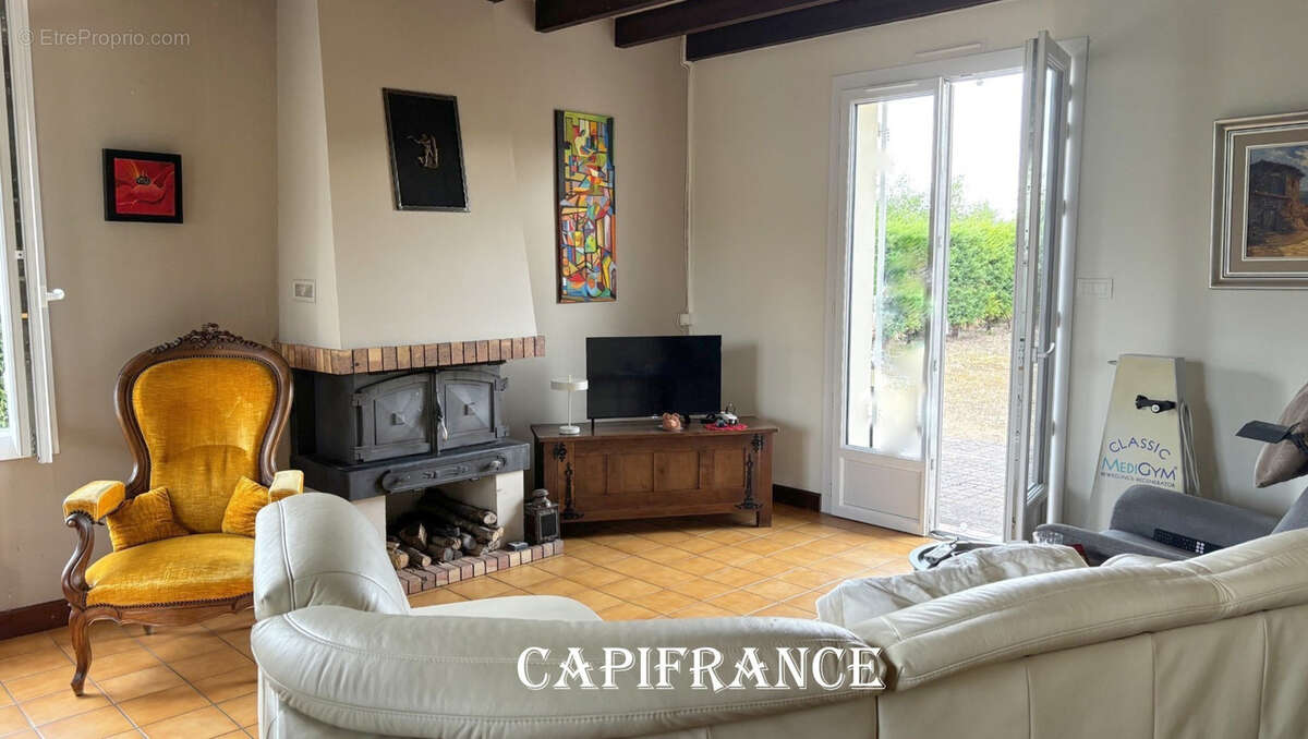 Maison à vendre 4 pièces PORT D'ENVAUX (17) - photo 3