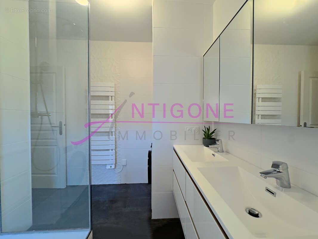 Appartement à SIX-FOURS-LES-PLAGES