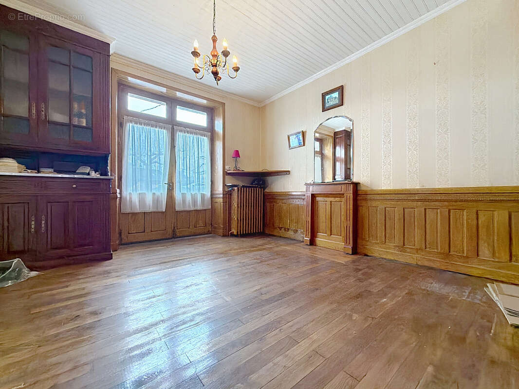 Maison à SAINT-CYR-LA-ROCHE