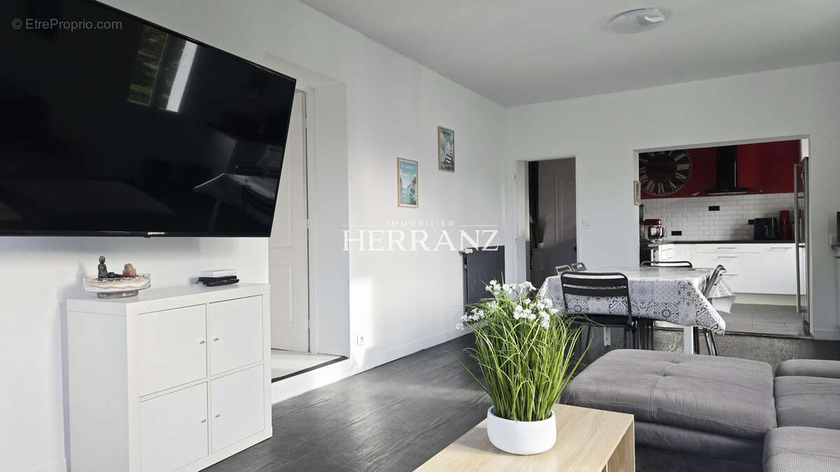 Appartement à MONTGUYON
