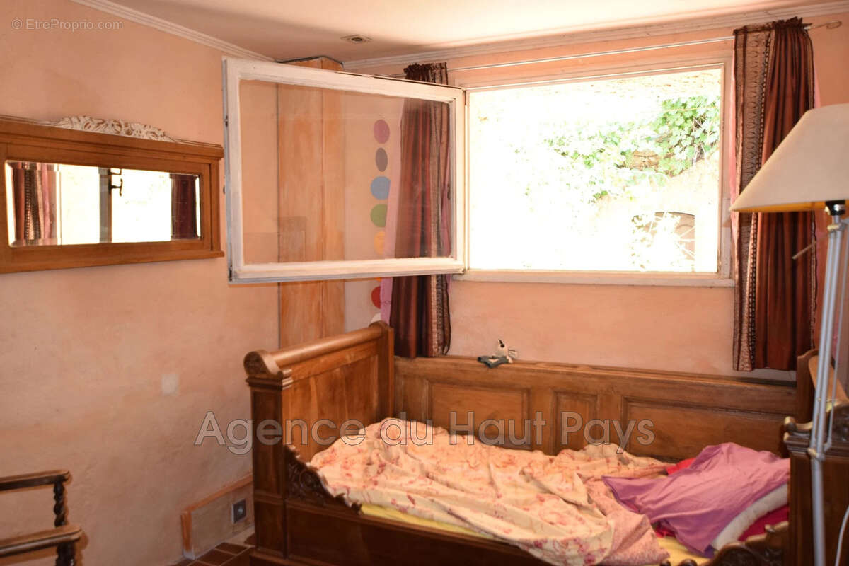 Maison 139 m² à Saint-Cezaire-Sur-Siagne  - photo 6